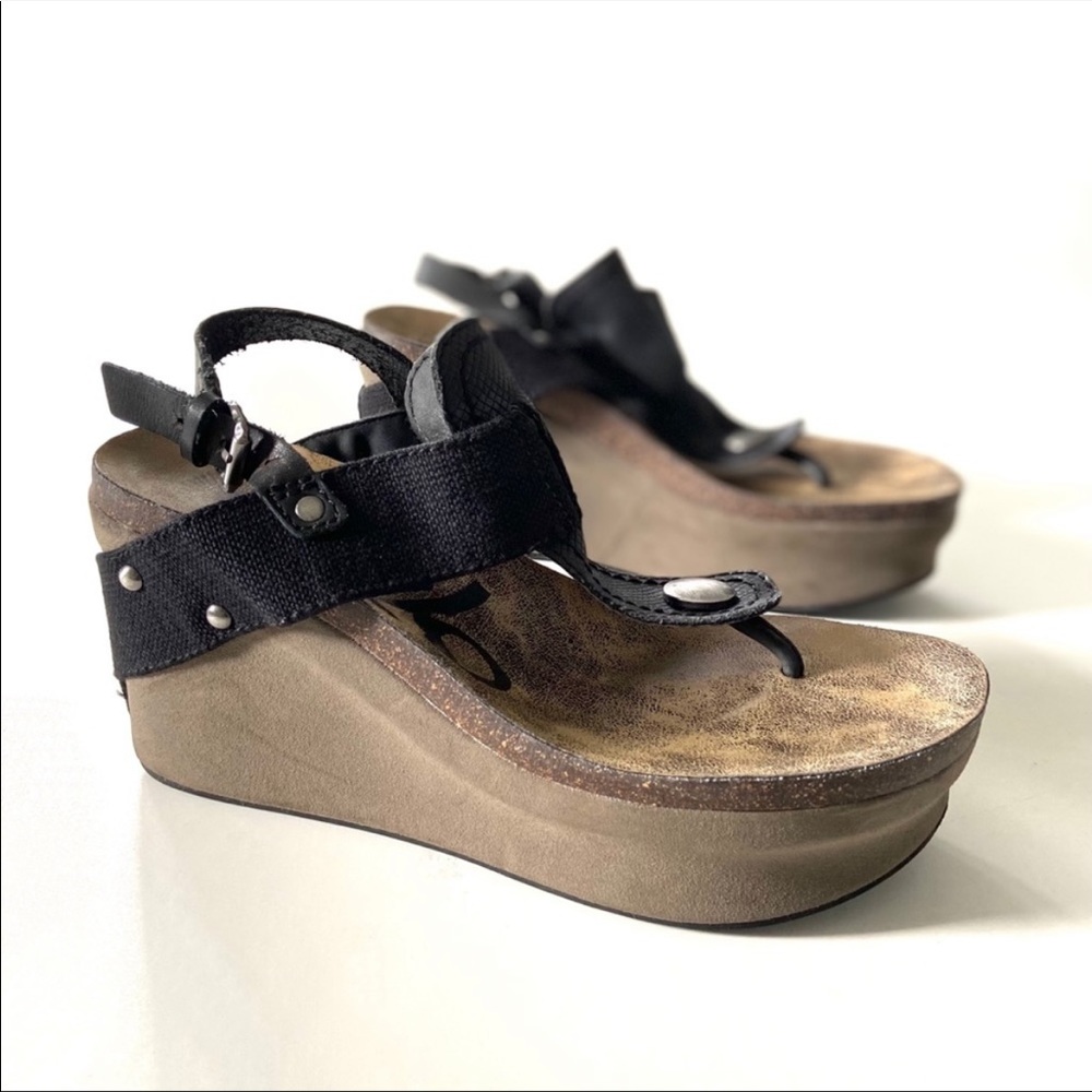 OTBT Black Leather Thong Wedge Joyride Sandal